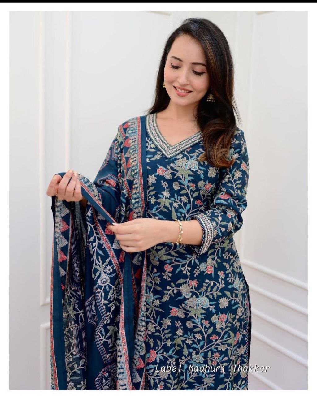 Ynf Cotton KESH517 1100 Kurti Plus Size Collections Wholesale Embroidered Kurtis V-Neck Kurtis Manufacturer