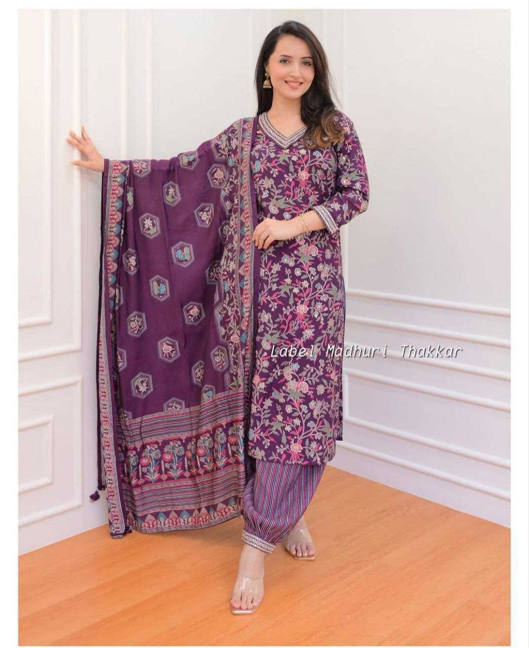 Ynf Cotton KESH517 1100 Kurti Plus Size Collections Wholesale Embroidered Kurtis V-Neck Kurtis Manufacturer