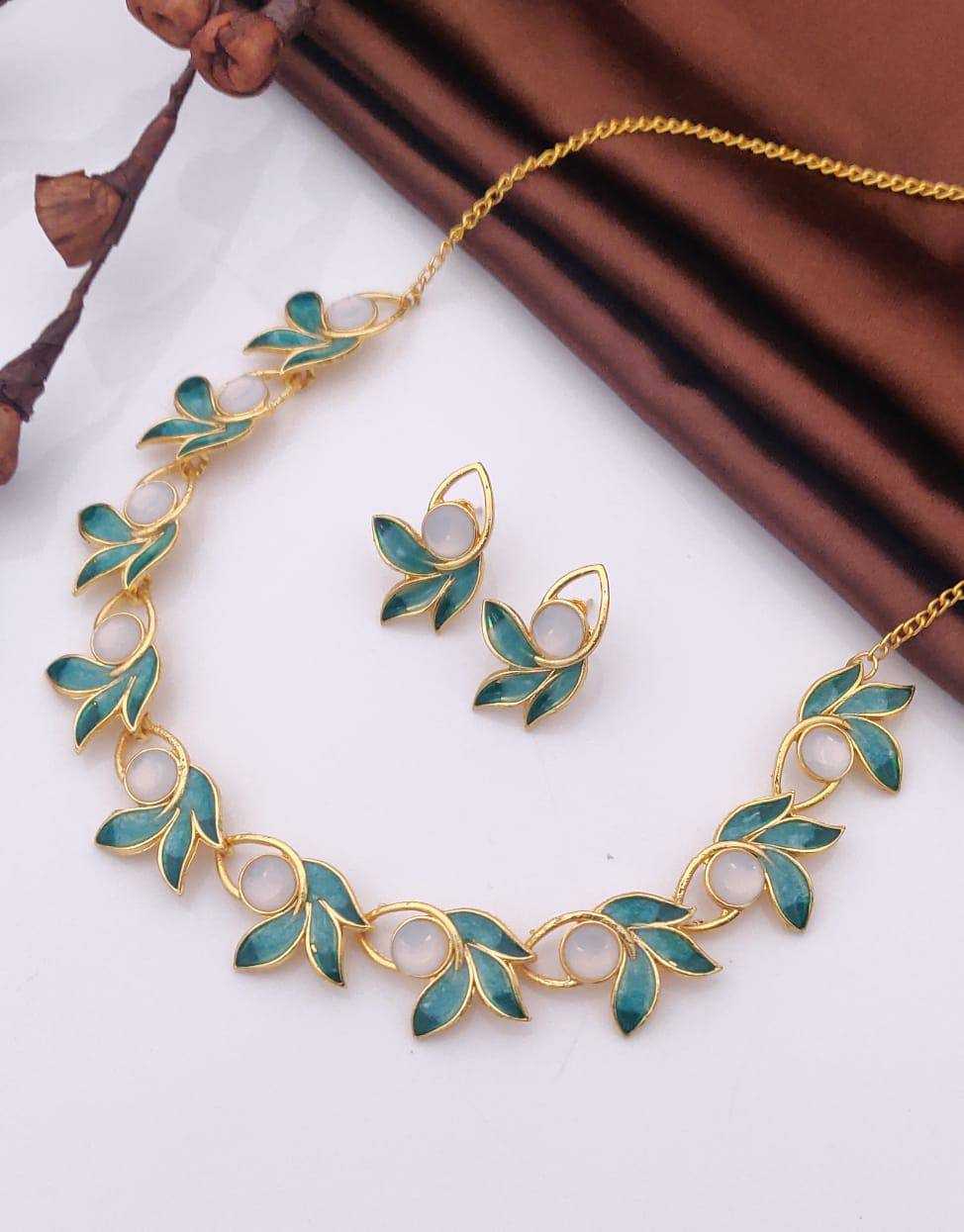 Ynf Fancy Womens Jewellery Wholesale Chain Pendant Set Golden Necklace Set Gold Chains Manufacturer