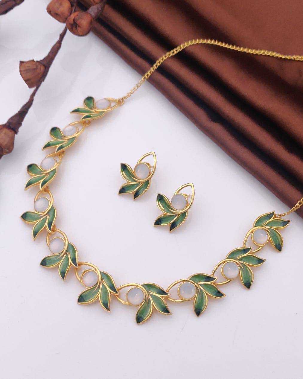 Ynf Fancy Womens Jewellery Wholesale Chain Pendant Set Golden Necklace Set Gold Chains Manufacturer