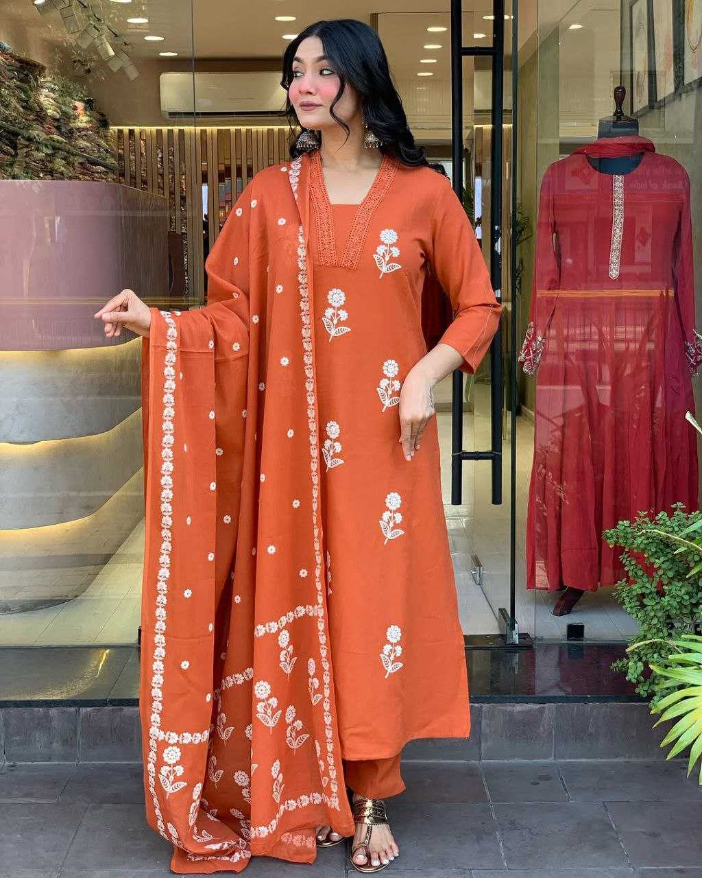 Ynf Cotton KESH529 TANVI Kurti Wholesale Casual Kurtis Festive Kurtis Party Wear Kurtis Embroidered Kurtis V-Neck Kurtis Manufacturer
