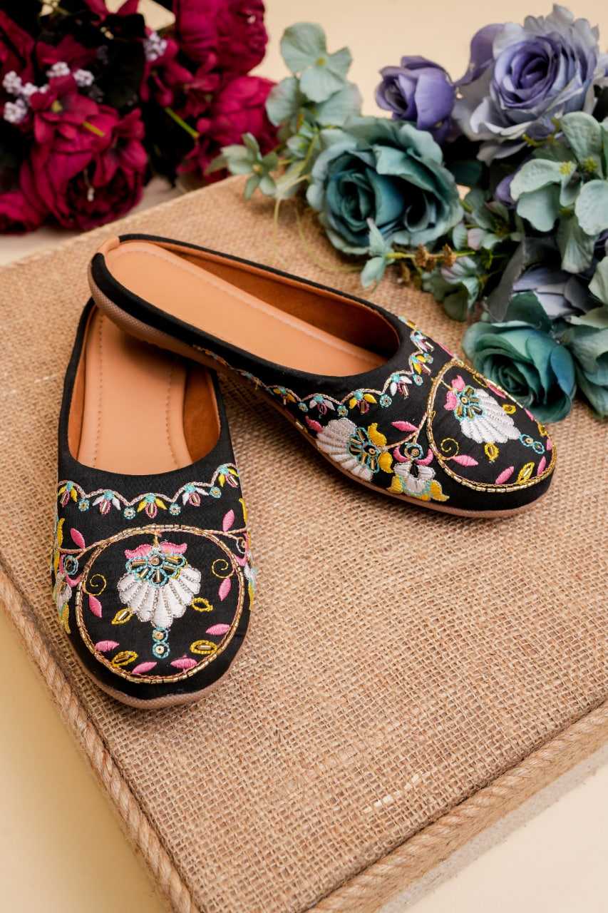 Ynf Fancy RIN188 Juti3 Women Ethnic Footwear Wholesale Designer Juttis Denim Embroidered Juttis Casual Ethnic Footwear Manufacturer