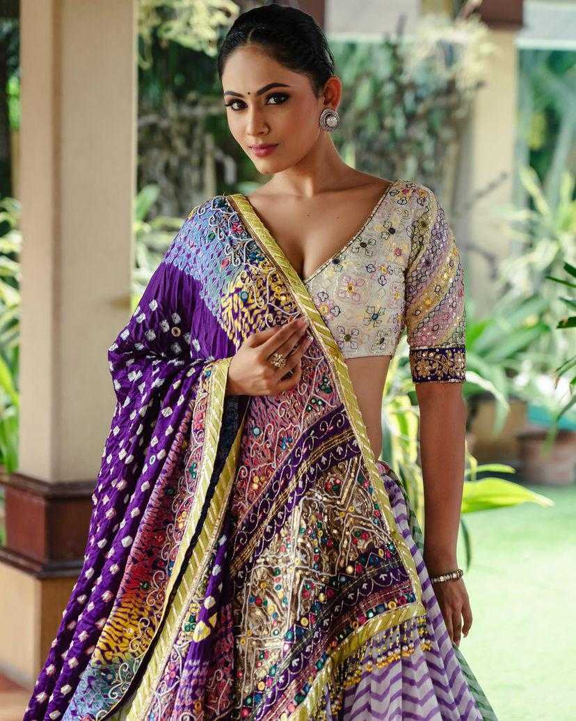 YNF MUSLIN COTTON KSF 240 LEHENGAS WHOLESALE TRADITIONAL NAVRATRI CHANIYA CHOLI MANUFACTURER
