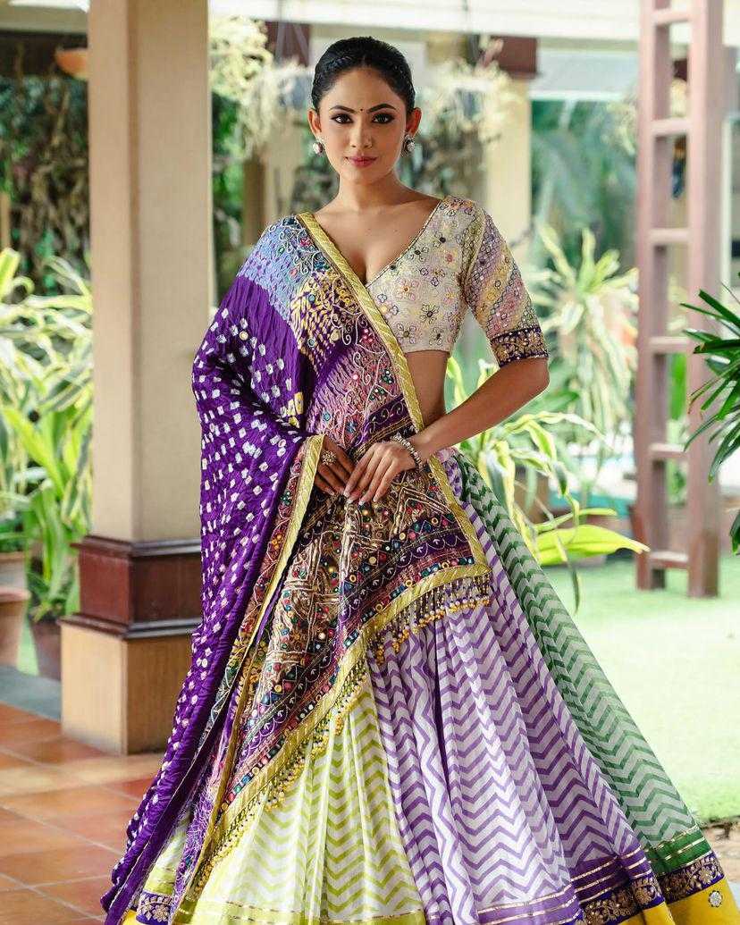 YNF MUSLIN COTTON KSF 240 LEHENGAS WHOLESALE TRADITIONAL NAVRATRI CHANIYA CHOLI MANUFACTURER