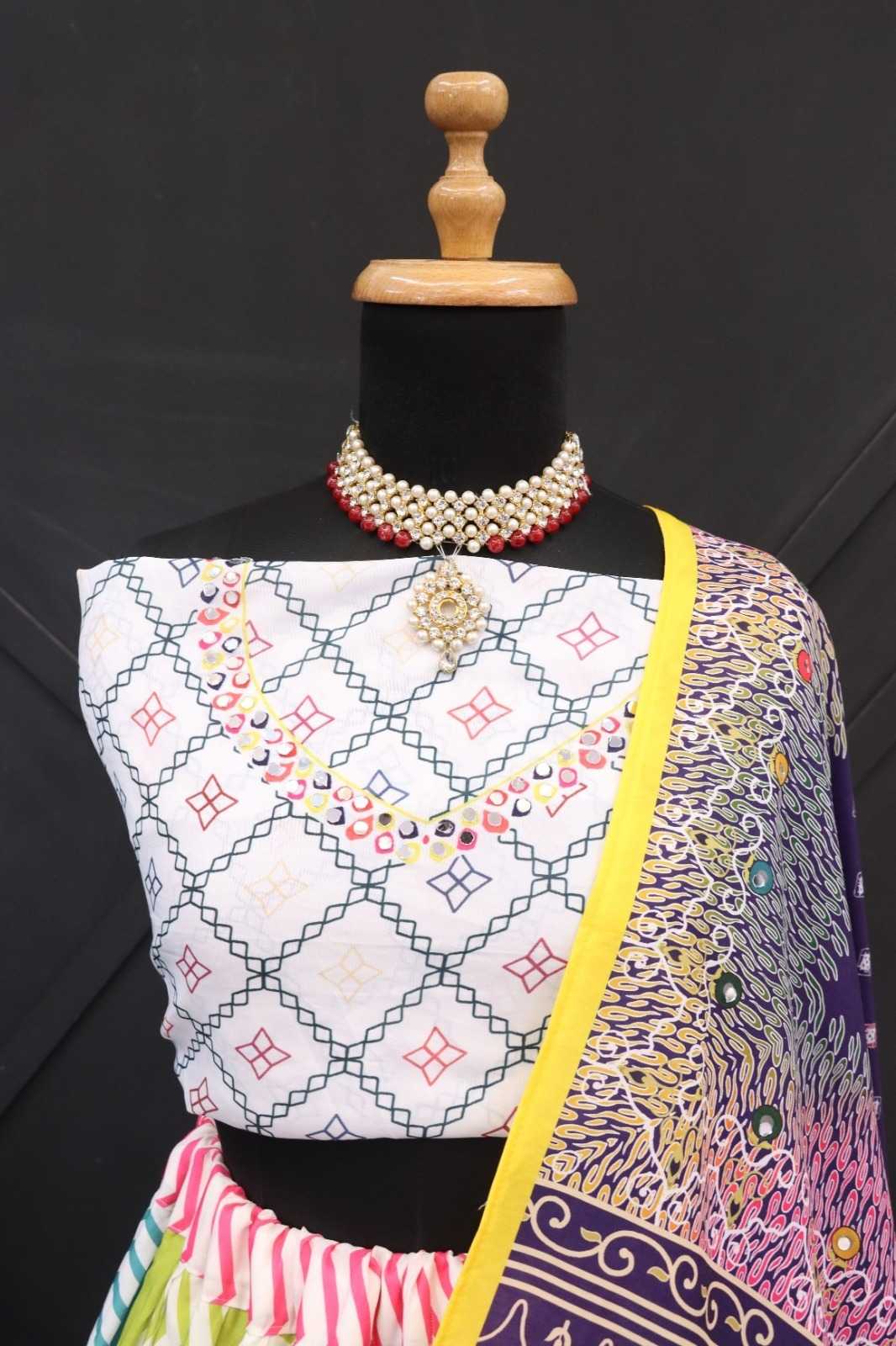 YNF MUSLIN COTTON KSF 240 LEHENGAS WHOLESALE TRADITIONAL NAVRATRI CHANIYA CHOLI MANUFACTURER