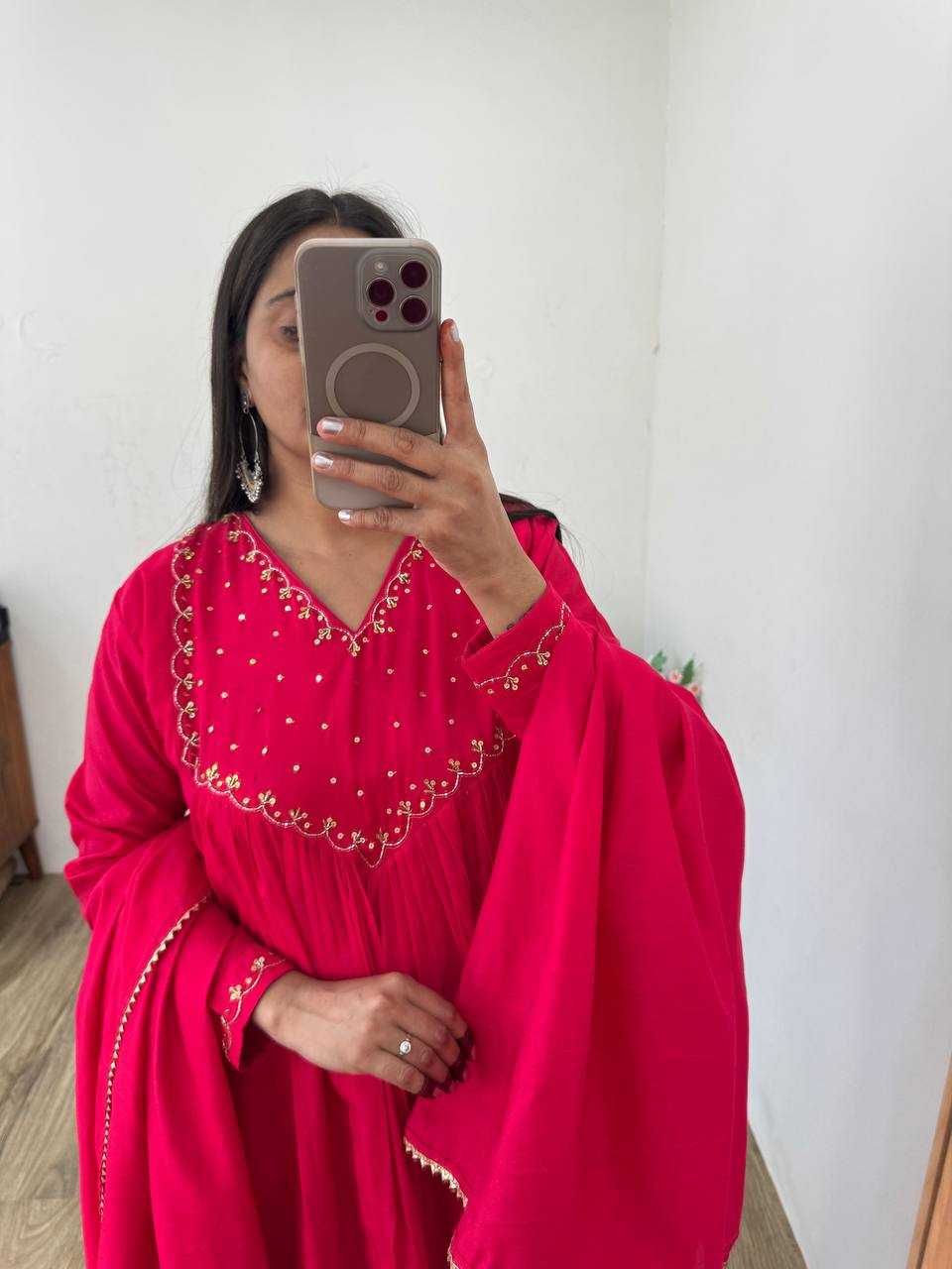 Ynf Chanderi Silk Gowns Wholesale Party Wear Gowns Designer Gowns Silk Gowns Manufacturer
