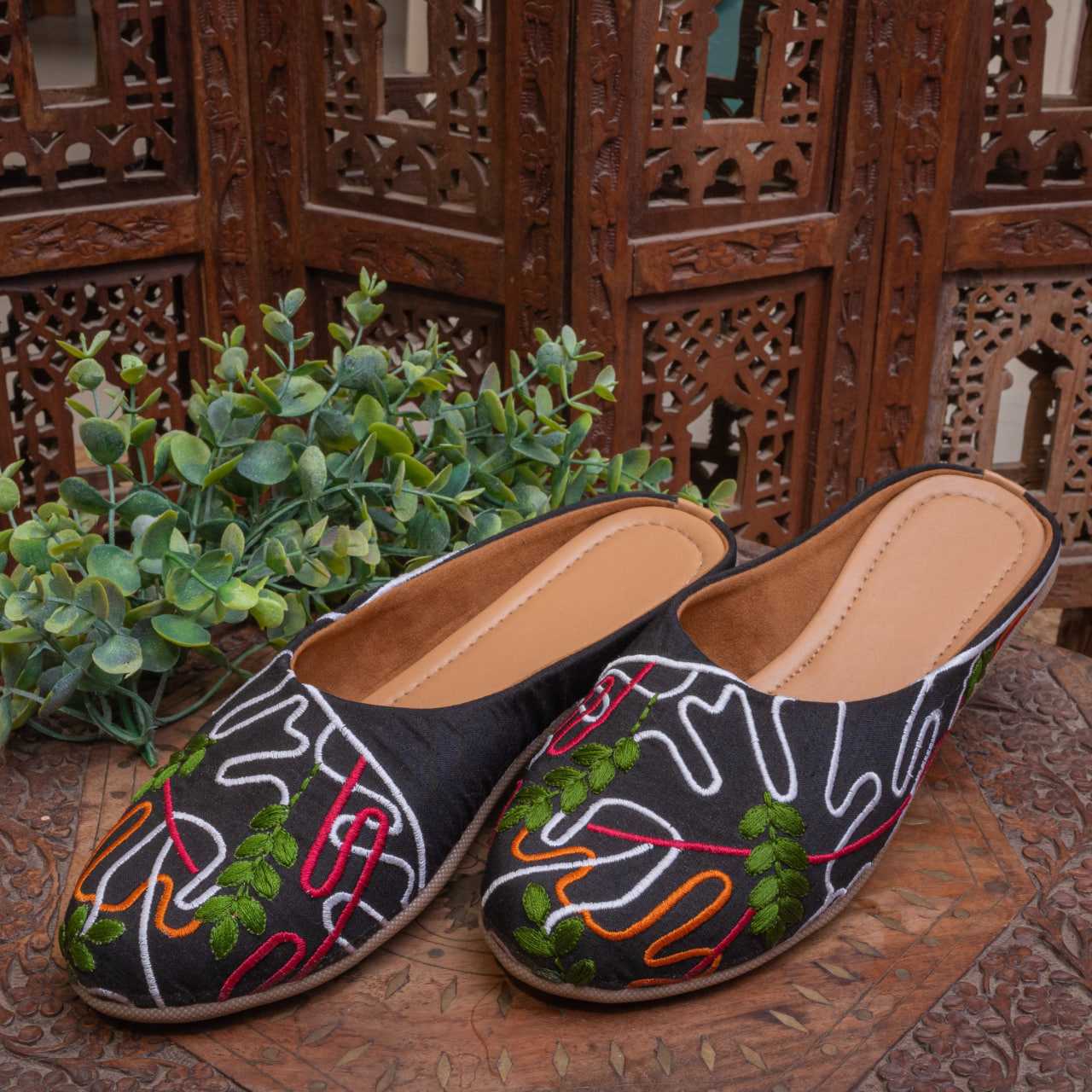 Ynf Denim RIN188 Denim Women Ethnic Footwear Wholesale Designer Juttis Denim Embroidered Juttis Casual Ethnic Footwear Manufacturer