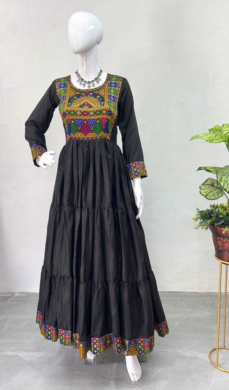 Ynf Pure Cotton KESH543 104 Gowns Wholesale Printed Gowns Fancy Gowns Embroidery Gowns Manufacturer