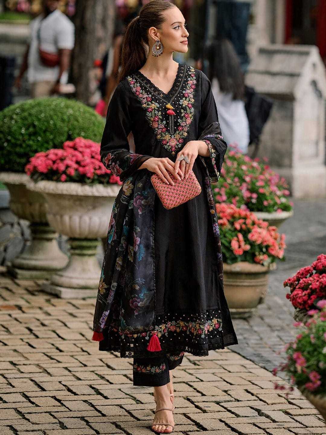 Ynf Pure Viscos RIN222 SI-219 Kurti Wholesale Designer Kurtis Embroidered Kurtis Black Kurtis Manufacturer