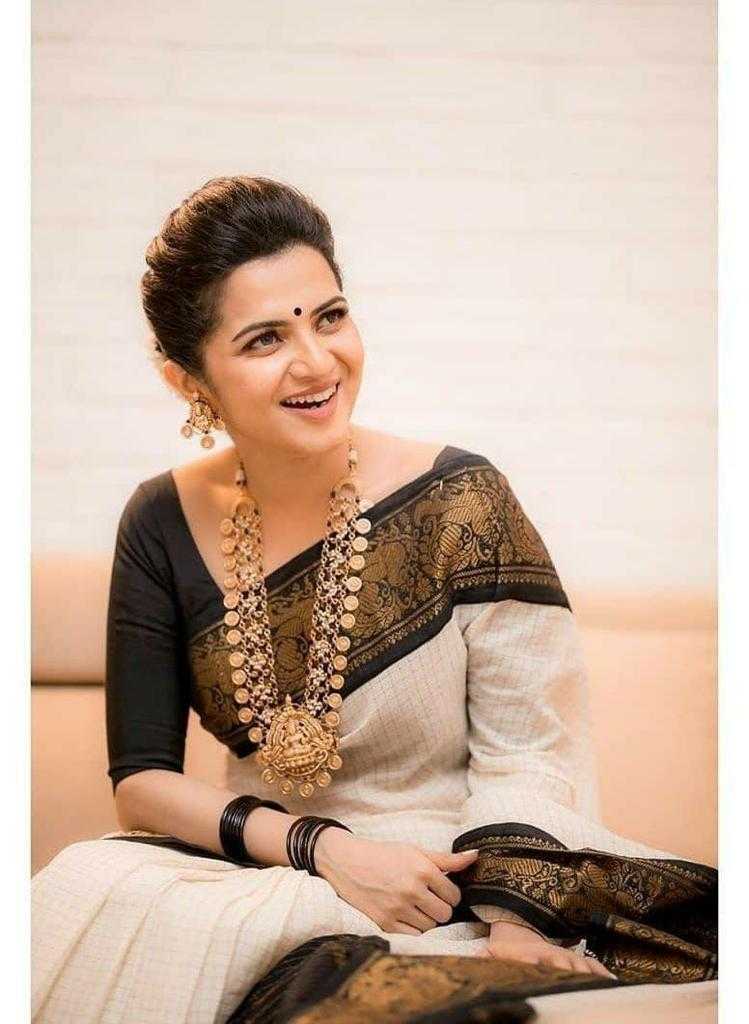 Ynf Banarasi Soft Silk RIN101 WHITE CHEX Silk Sarees Festive Collections Wholesale Kerala Kasavu Sarees White Silk Sarees Onam Collections Manufacturer