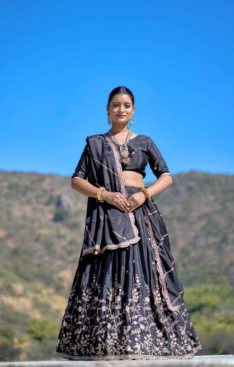 Ynf Heavy Chinnon Silk RIN119 9011 Lehengas Wholesale Traditional Lehenga Embroidered Lehenga Zari Work Lehenga Manufacturer