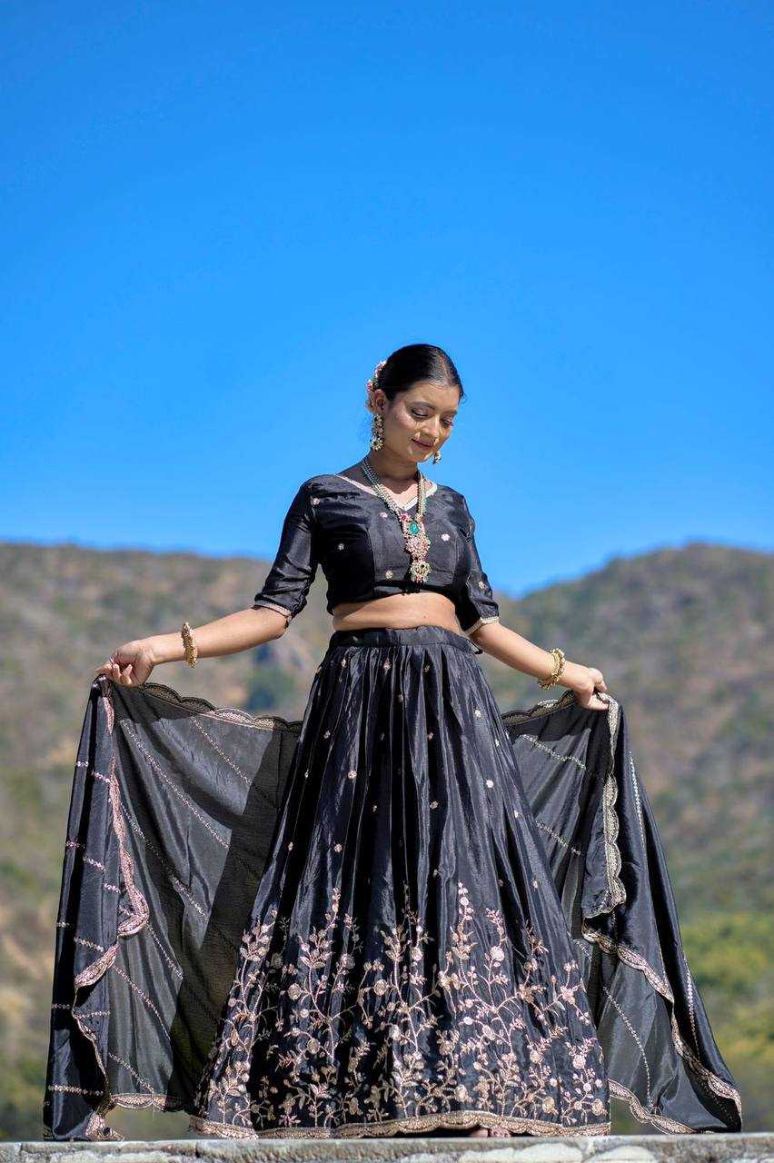 Ynf Heavy Chinnon Silk RIN119 9011 Lehengas Wholesale Traditional Lehenga Embroidered Lehenga Zari Work Lehenga Manufacturer