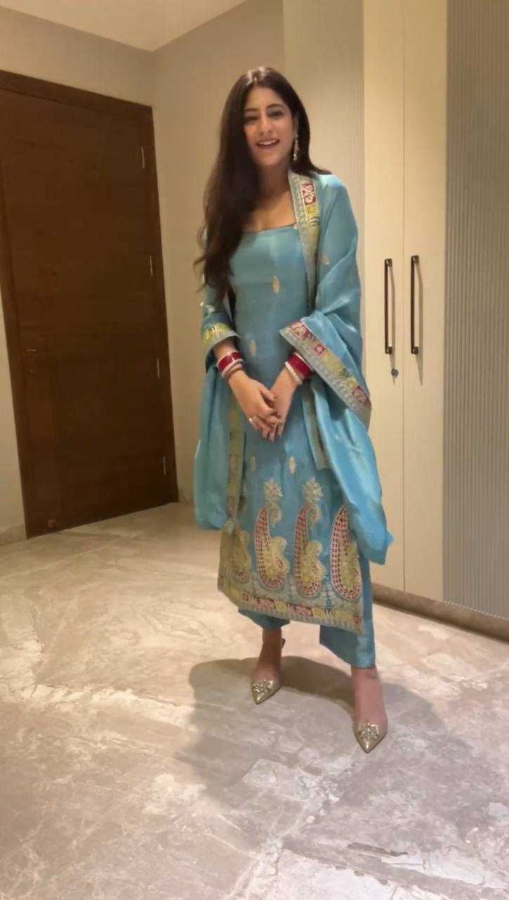 Ynf Chinon KESH499 1613 Suits & Dresses Wholesale Embroidery Suits Party wear suits Wedding Suits Manufacturer