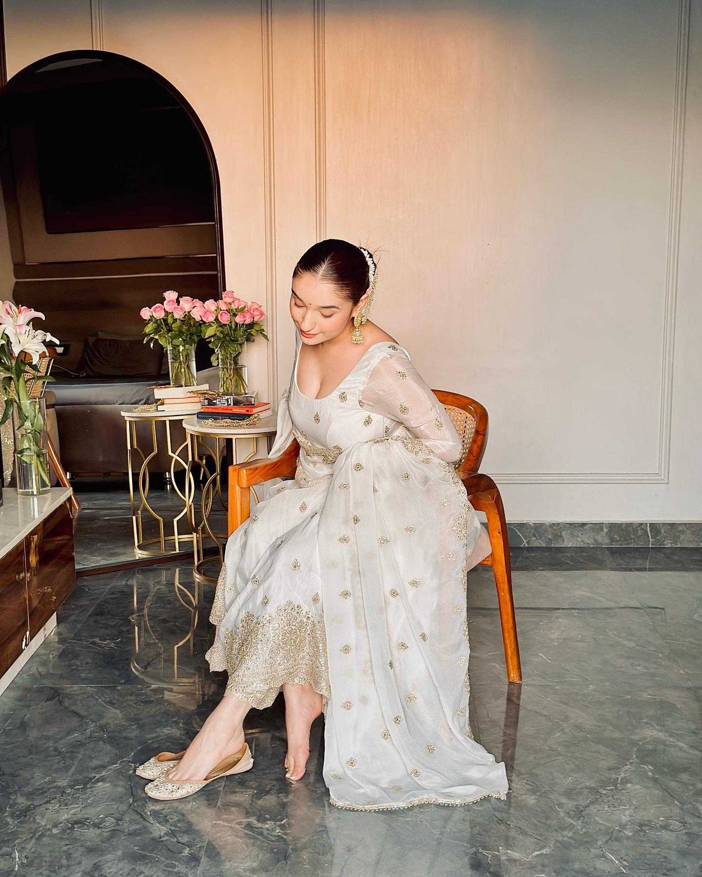 Ynf Chinon Silk KESH506 121 Gowns Wholesale Fancy Gowns Embroidery Gowns Designer Gowns Manufacturer