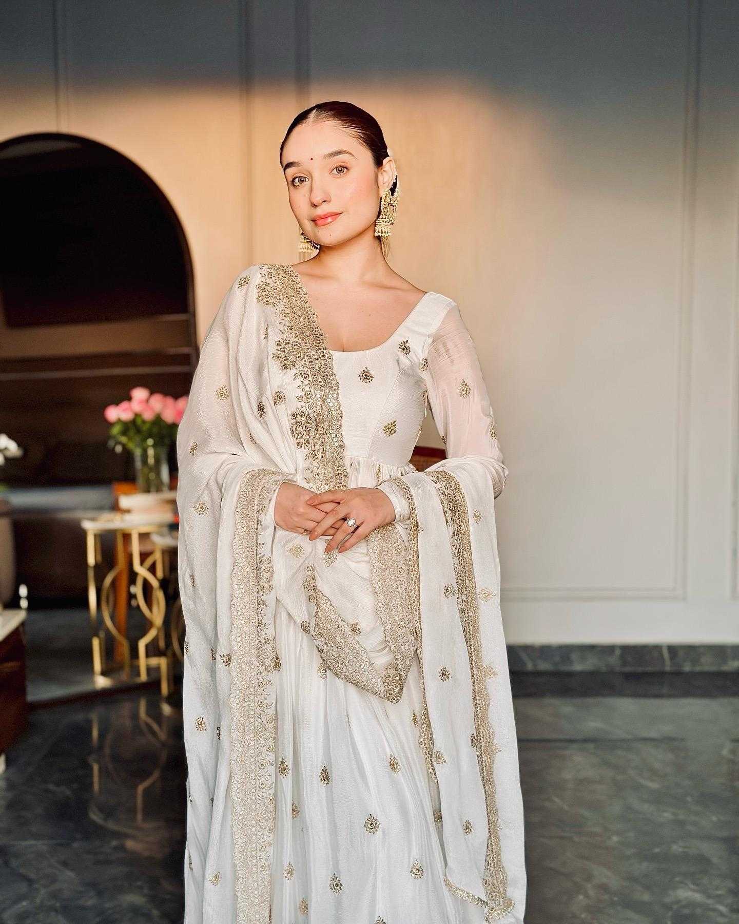 Ynf Chinon Silk KESH506 121 Gowns Wholesale Fancy Gowns Embroidery Gowns Designer Gowns Manufacturer