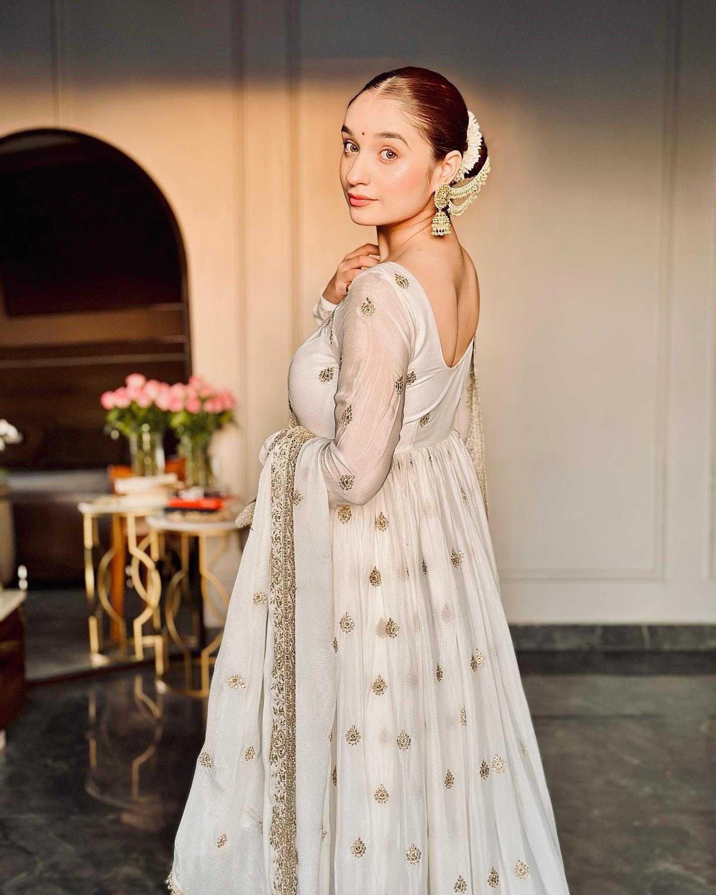 Ynf Chinon Silk KESH506 121 Gowns Wholesale Fancy Gowns Embroidery Gowns Designer Gowns Manufacturer