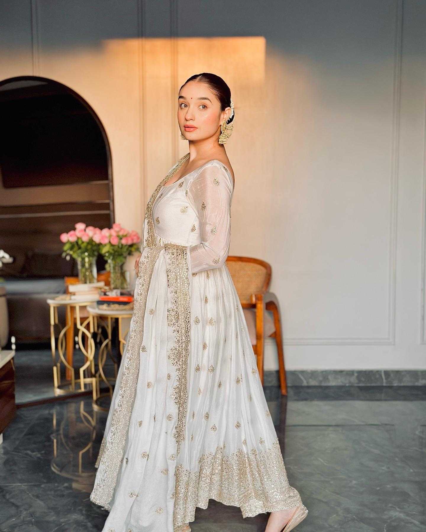 Ynf Chinon Silk KESH506 121 Gowns Wholesale Fancy Gowns Embroidery Gowns Designer Gowns Manufacturer