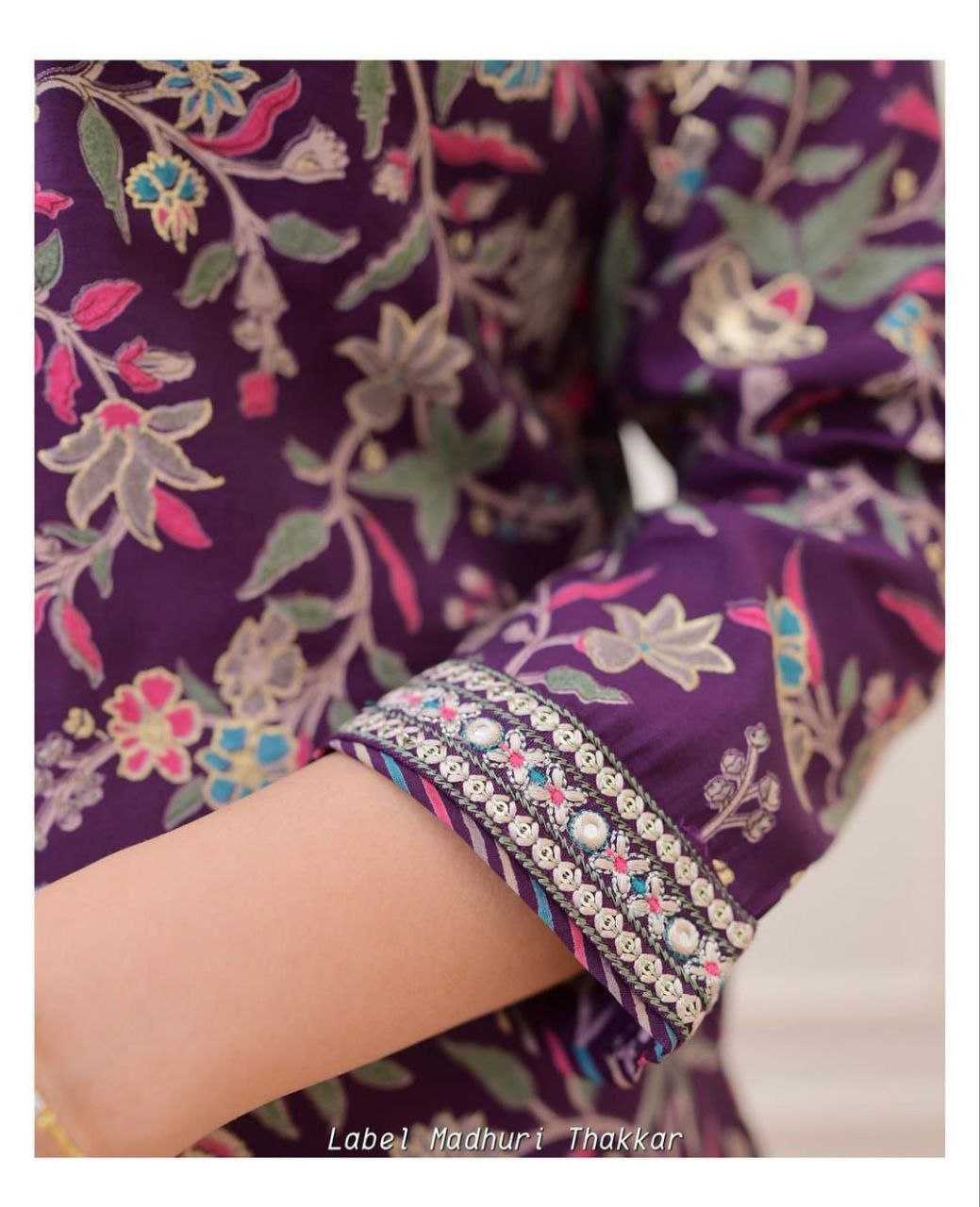 Ynf Cotton KESH517 1100 Kurti Plus Size Collections Wholesale Embroidered Kurtis V-Neck Kurtis Manufacturer