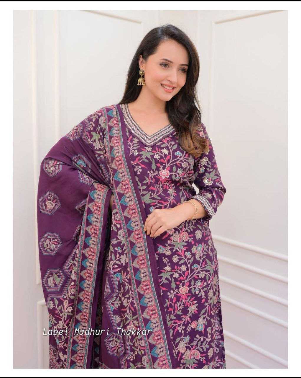 Ynf Cotton KESH517 1100 Kurti Plus Size Collections Wholesale Embroidered Kurtis V-Neck Kurtis Manufacturer