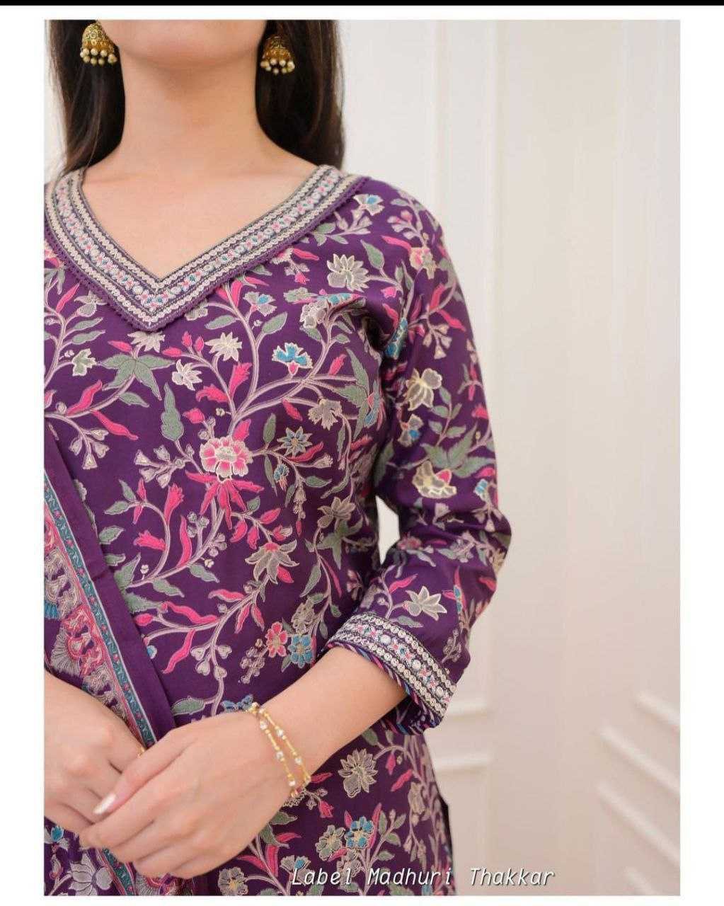 Ynf Cotton KESH517 1100 Kurti Plus Size Collections Wholesale Embroidered Kurtis V-Neck Kurtis Manufacturer
