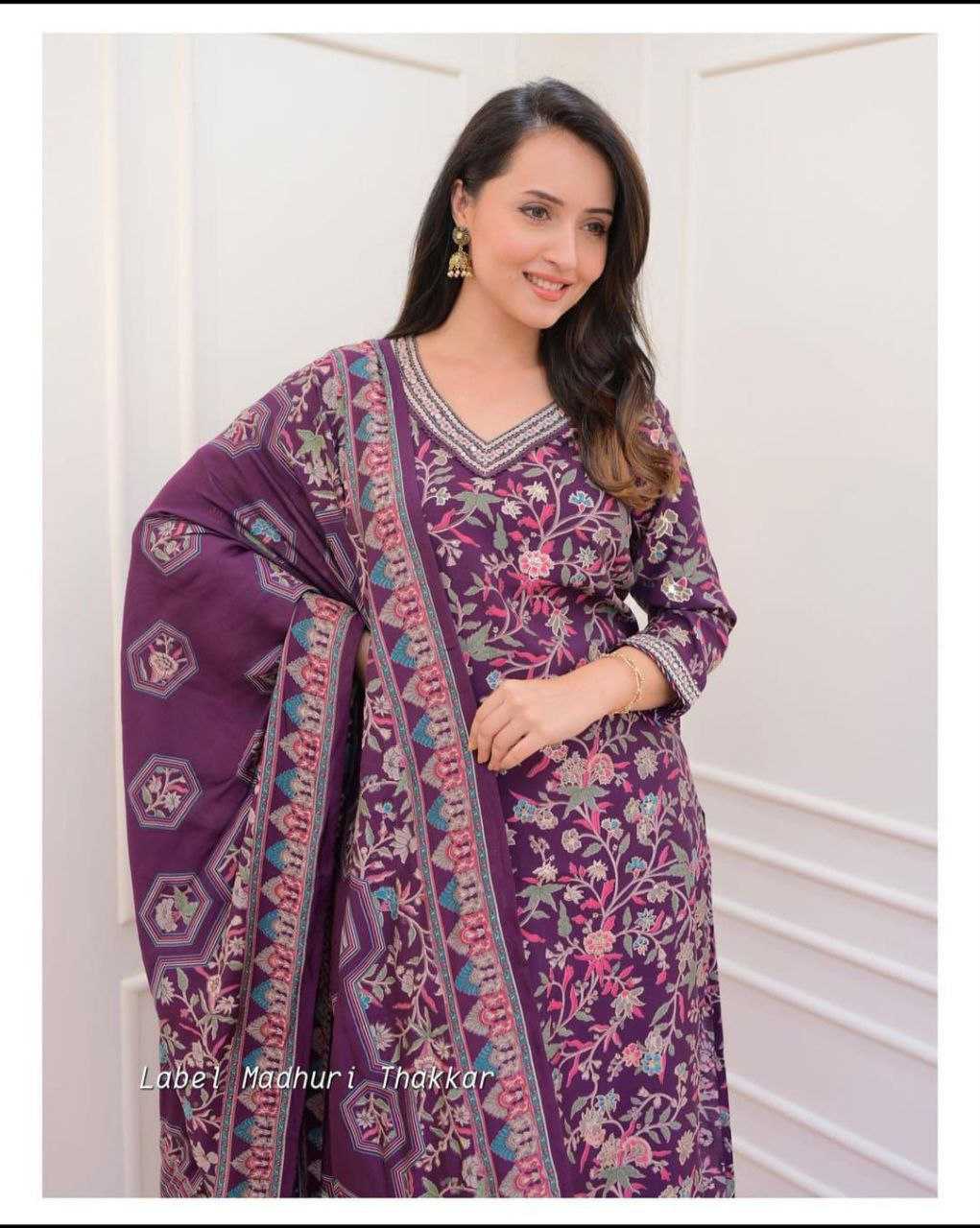 Ynf Cotton KESH517 1100 Kurti Plus Size Collections Wholesale Embroidered Kurtis V-Neck Kurtis Manufacturer
