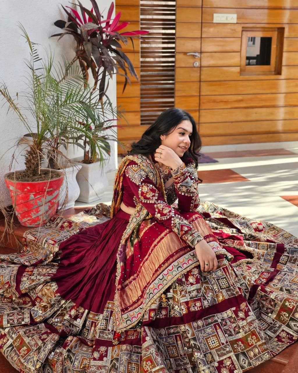 Ynf Dola Silk KESH495 Navratri Lehengas Festive Collections Wholesale Fancy Lehenga Rajwada Lehenga Navratri Chaniya Choli Manufacturer