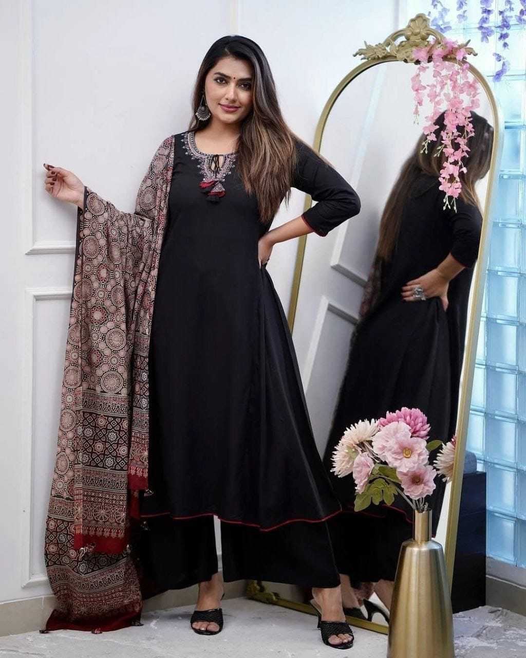 Ynf Pure Viscos RIN222 SI-218 Kurti Wholesale Designer Kurtis Embroidered Kurtis Black Kurtis Manufacturer