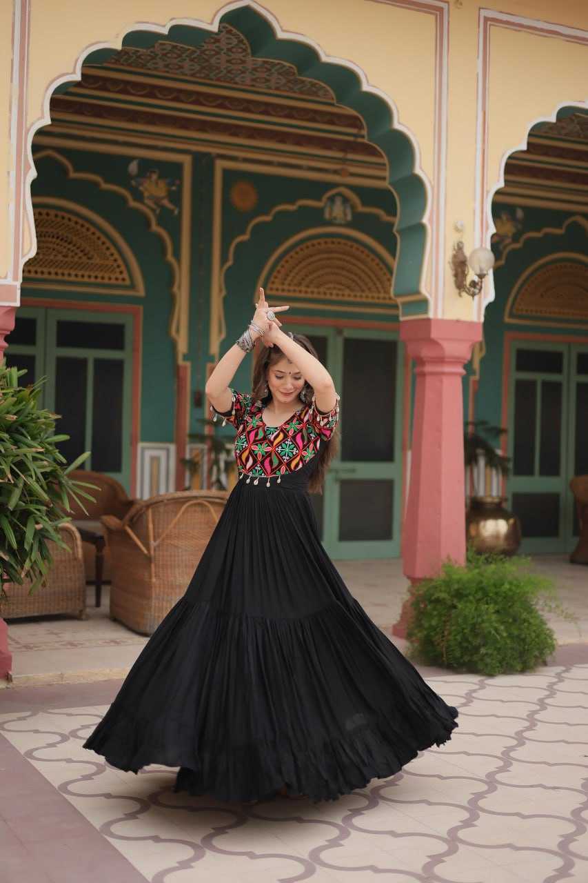 Ynf Reyon Cotton KESH491 9188 Gowns Wholesale Embroidery Gowns Long Gowns Black Gown Manufacturer
