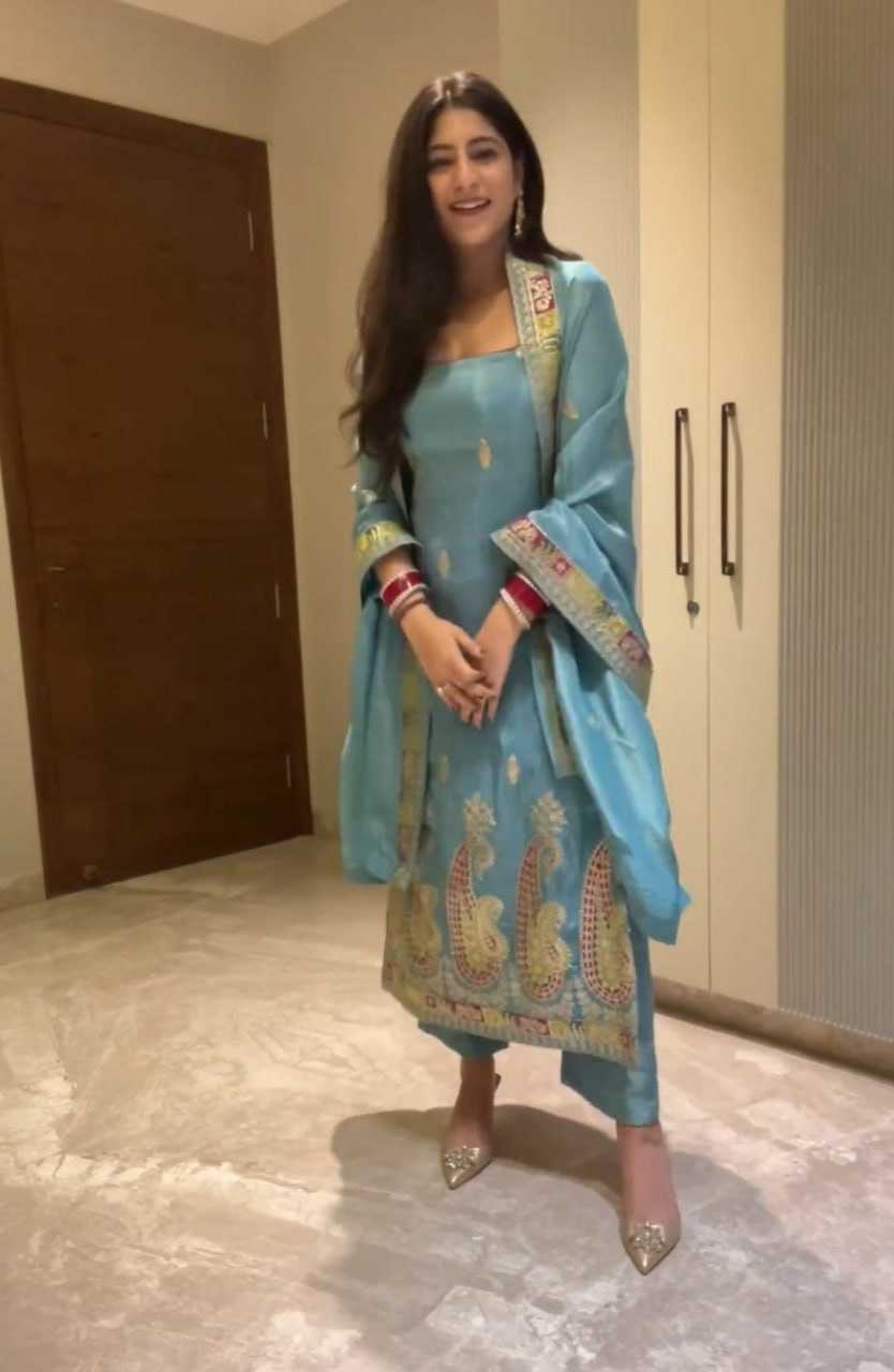 Ynf Chinon RIN232 64 Suits & Dresses Wedding Collections Festive Collections Wholesale Designer Suits Embroidered Suits Wedding Outfits Manufacturer