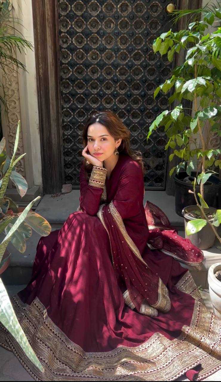 Ynf Chinon Silk KESH506 150 Gowns Wholesale Fancy Gowns Party Gowns Long Gowns Manufacturer