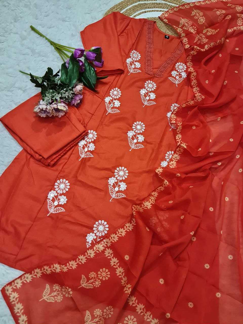 Ynf Cotton KESH529 TANVI Kurti Wholesale Casual Kurtis Festive Kurtis Party Wear Kurtis Embroidered Kurtis V-Neck Kurtis Manufacturer