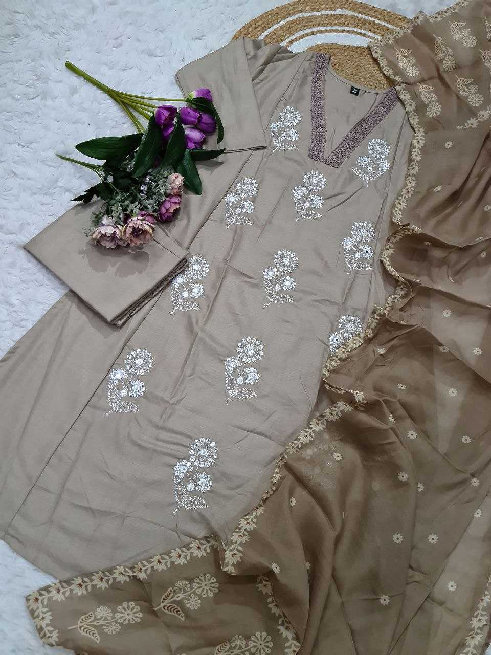 Ynf Cotton KESH529 TANVI Kurti Wholesale Casual Kurtis Festive Kurtis Party Wear Kurtis Embroidered Kurtis V-Neck Kurtis Manufacturer