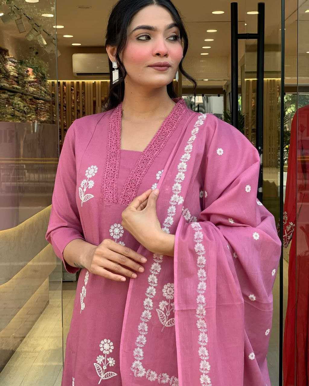 Ynf Cotton KESH529 TANVI Kurti Wholesale Casual Kurtis Festive Kurtis Party Wear Kurtis Embroidered Kurtis V-Neck Kurtis Manufacturer