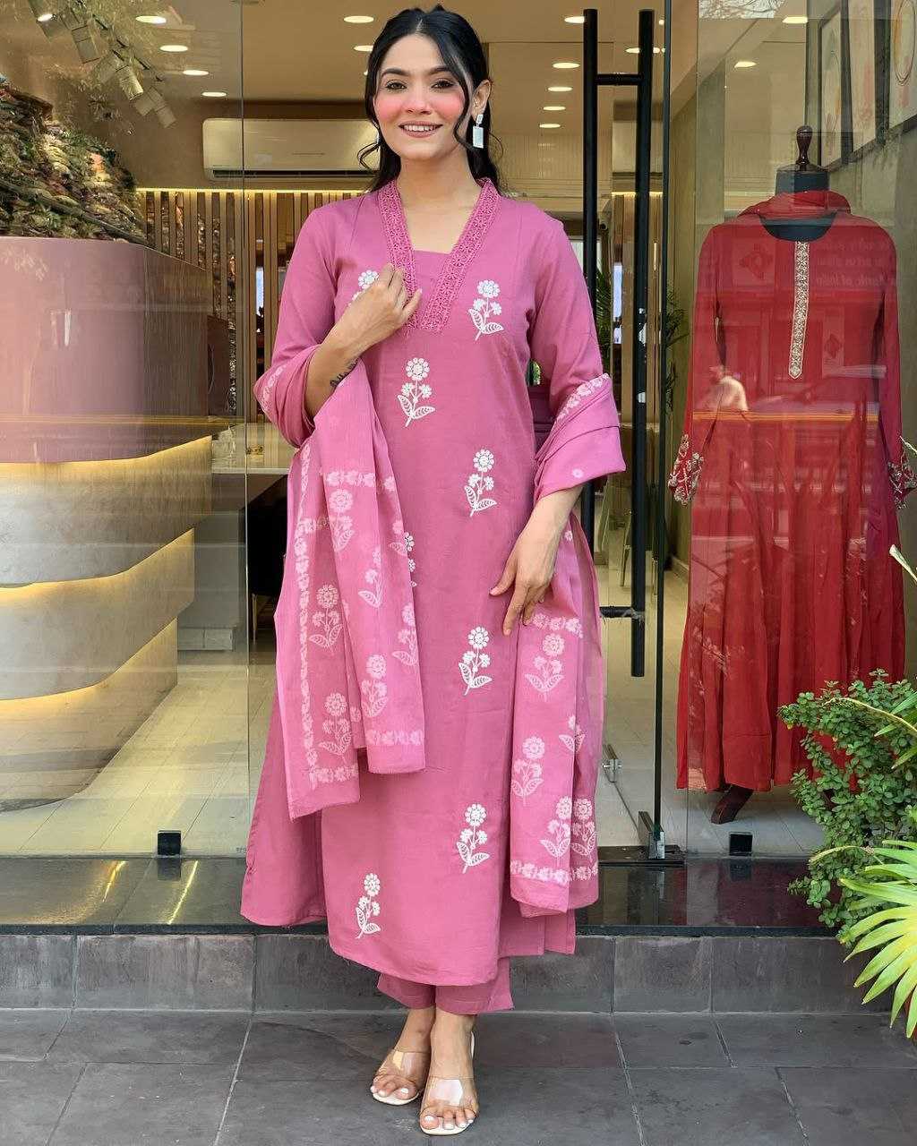 Ynf Cotton KESH529 TANVI Kurti Wholesale Casual Kurtis Festive Kurtis Party Wear Kurtis Embroidered Kurtis V-Neck Kurtis Manufacturer