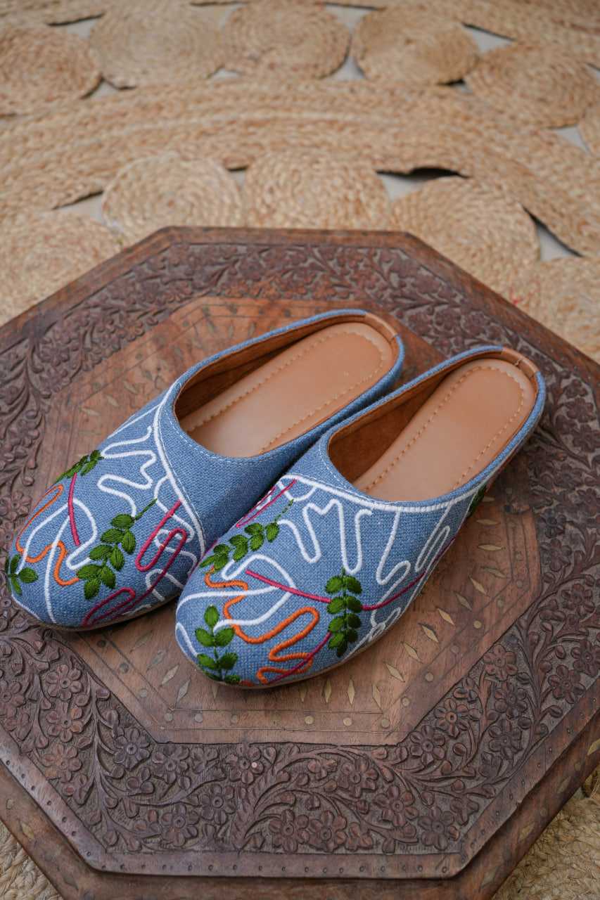 Ynf Denim RIN188 Denim Women Ethnic Footwear Wholesale Designer Juttis Denim Embroidered Juttis Casual Ethnic Footwear Manufacturer