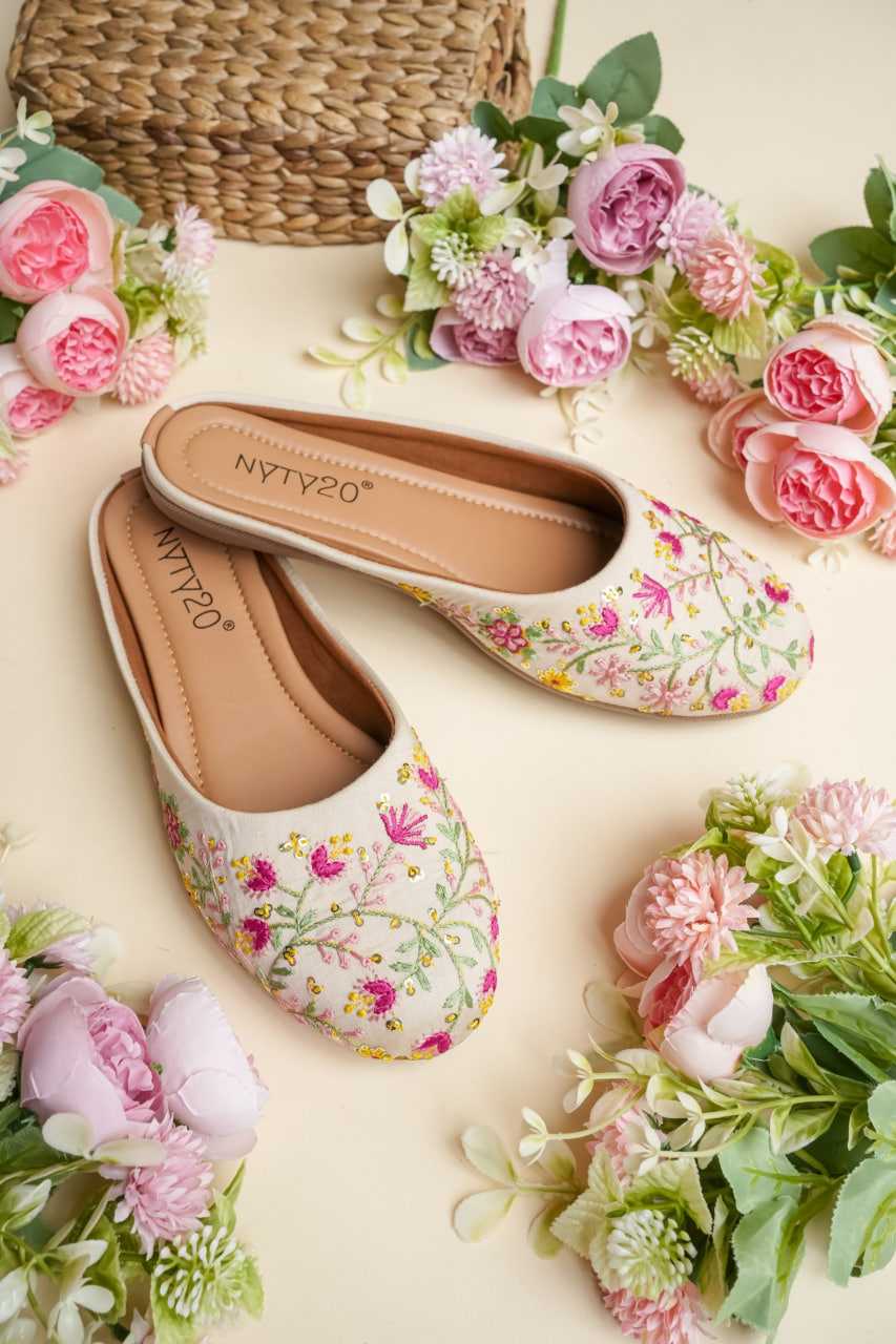 Ynf Fancy RIN188 Juti2 Women Ethnic Footwear Wholesale Designer Juttis Denim Embroidered Juttis Casual Ethnic Footwear Manufacturer
