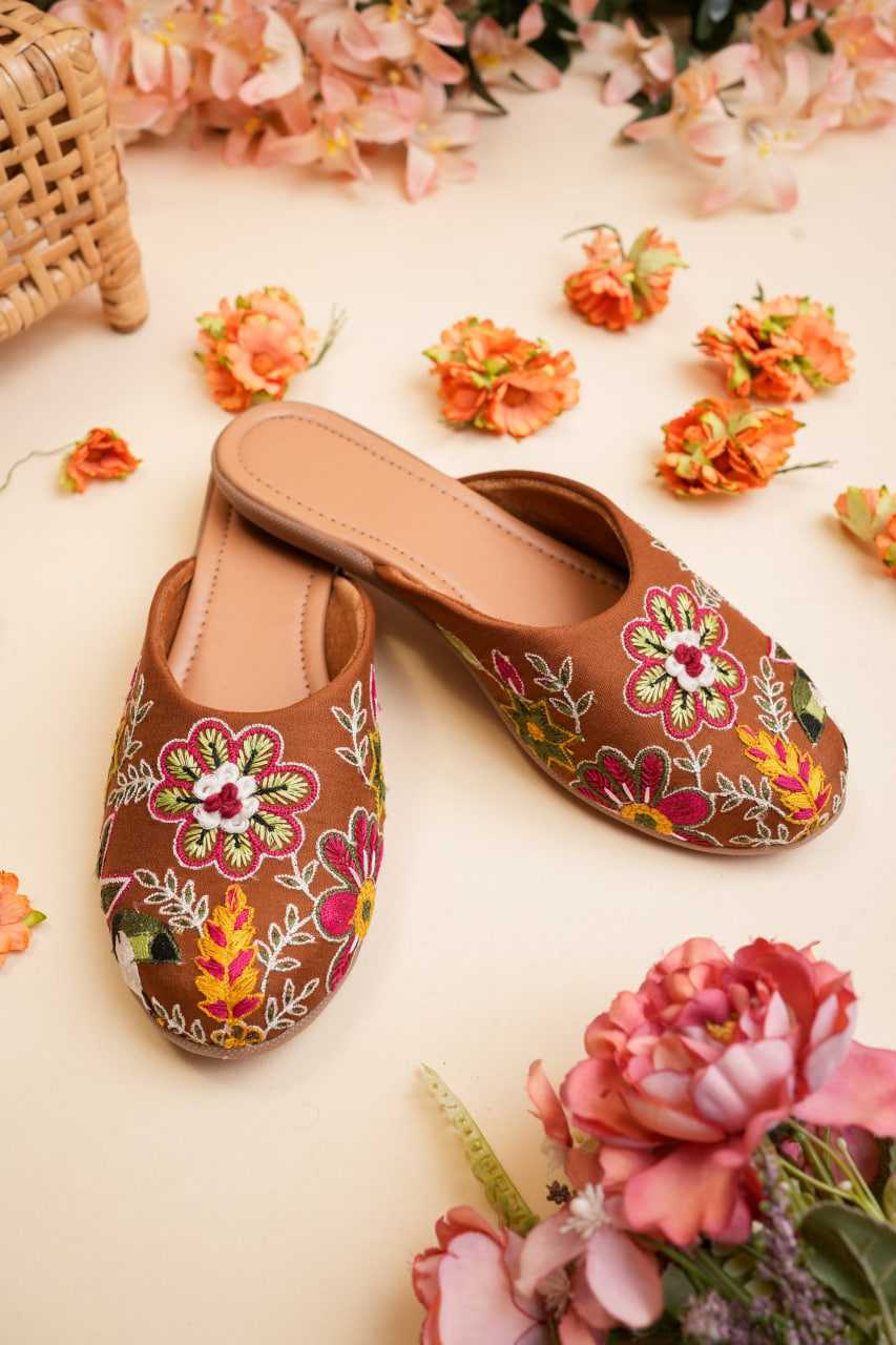 Ynf Fancy RIN188 Juti4 Women Ethnic Footwear Wholesale Designer Juttis Denim Embroidered Juttis Casual Ethnic Footwear Manufacturer