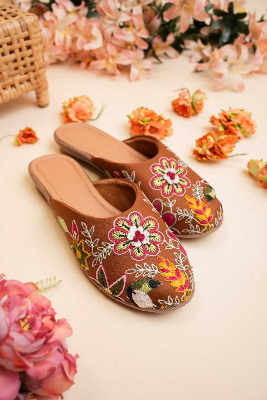 Ynf Fancy RIN188 Juti4 Women Ethnic Footwear Wholesale Designer Juttis Denim Embroidered Juttis Casual Ethnic Footwear Manufacturer
