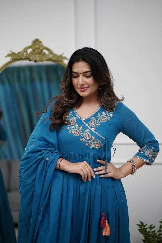 Ynf Heavy Parampara KESH529 CHARMI Suits & Dresses Wholesale Ladies Suits Embroidery Suits Party wear suits Manufacturer