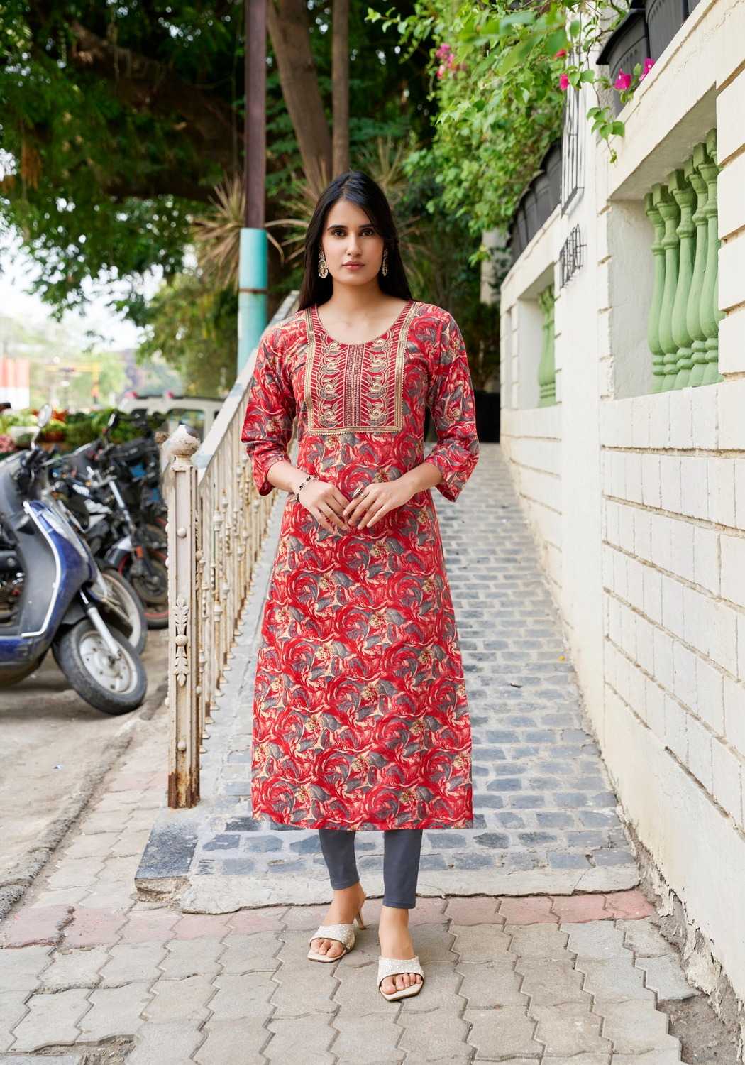 Ynf Heavy Rayon RIN190 VANISKA-Charming Vol.2 Setwise Collections Wholesale Kurtis Catalogs Manufacturer
