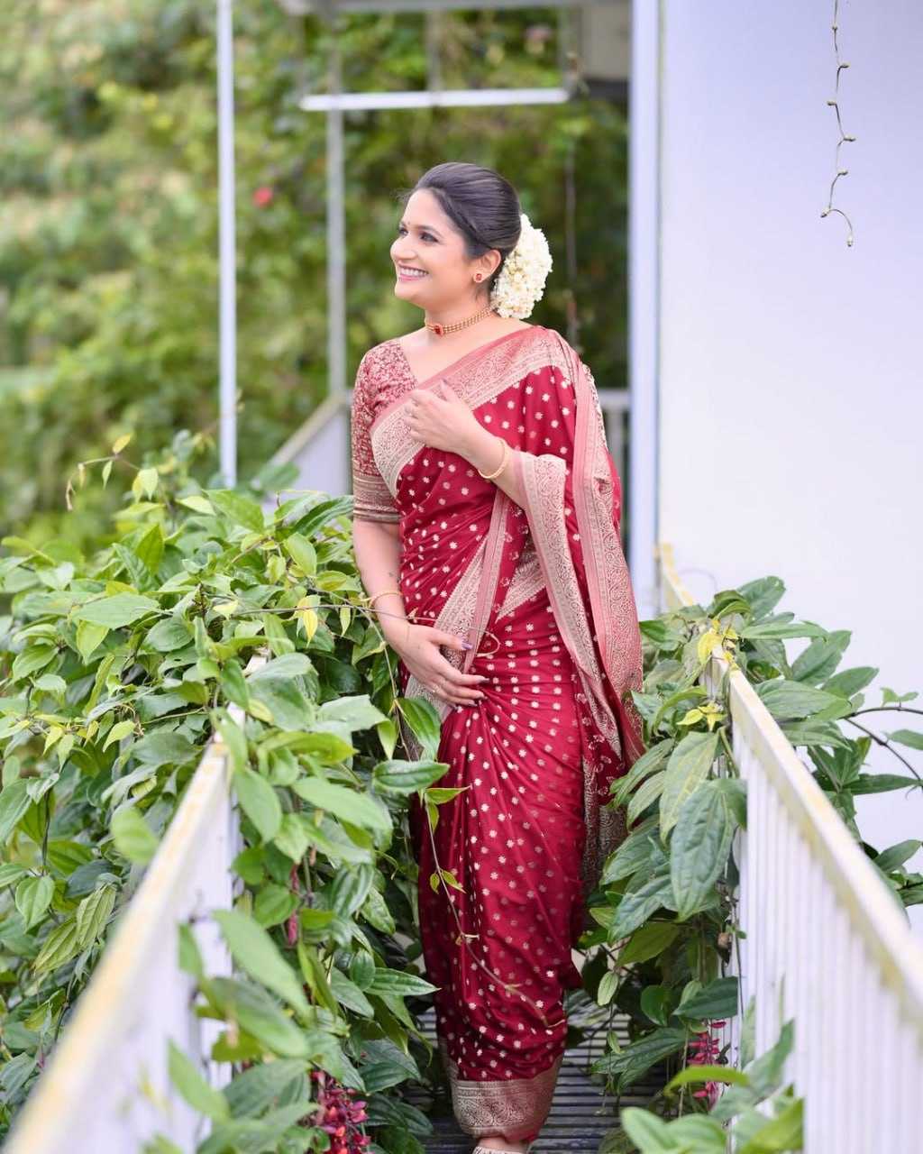 Ynf Lichi Silk RIN219 1890 Silk Sarees Wholesale Banarasi Silk Sarees Traditional Silk Sarees Banarasi Silk Sarees With Zari Work Manufacturer