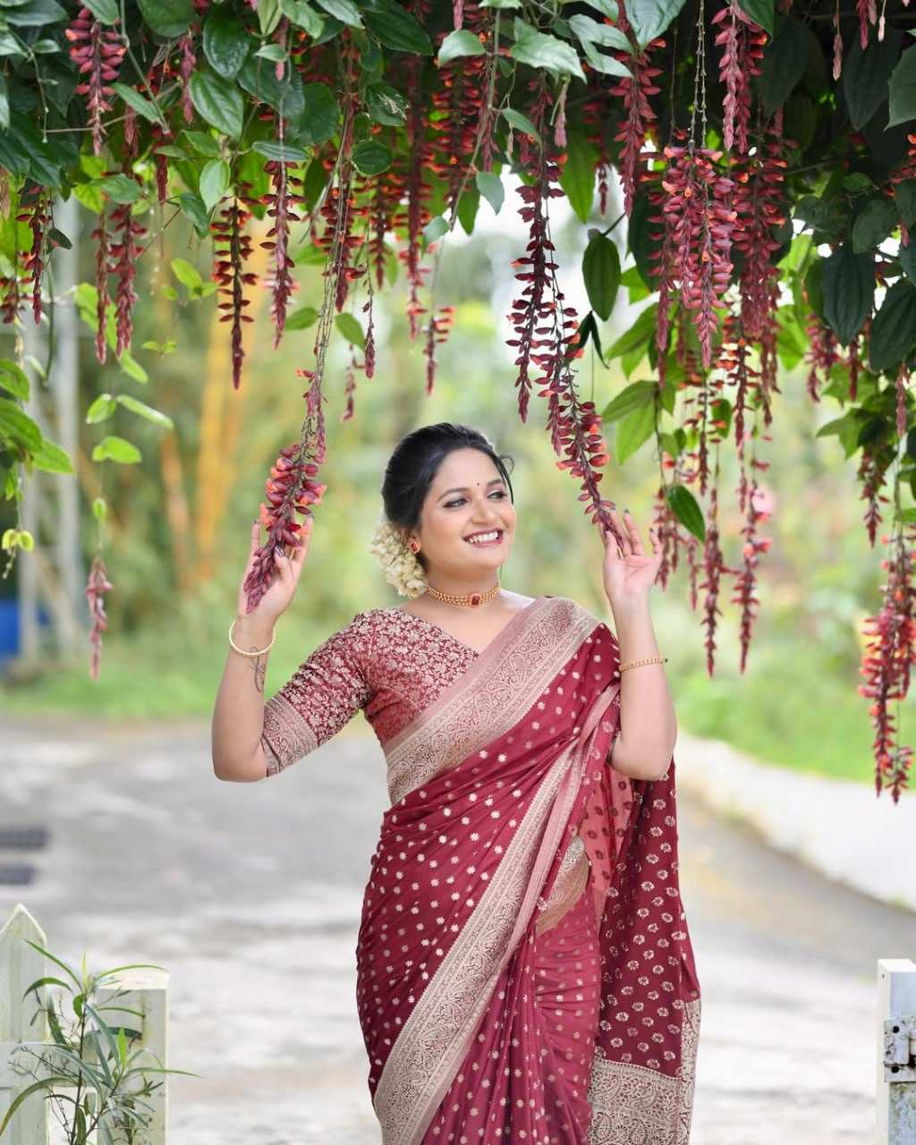 Ynf Lichi Silk RIN219 1890 Silk Sarees Wholesale Banarasi Silk Sarees Traditional Silk Sarees Banarasi Silk Sarees With Zari Work Manufacturer