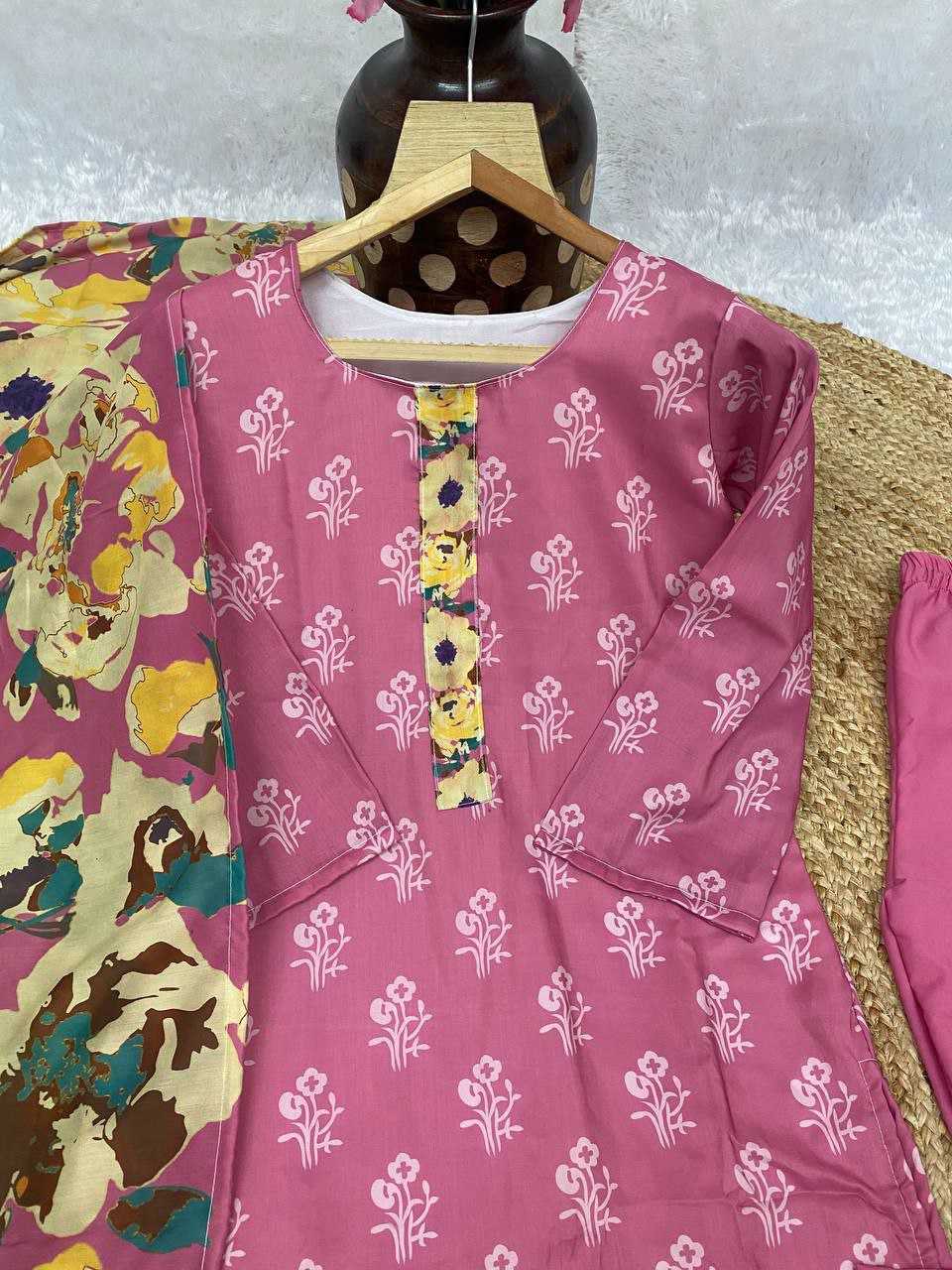 Ynf Muslin Silk KESH526 G68 Kurti Wholesale Party Wear Kurtis Designer Kurtis Fancy Kurti Manufacturer