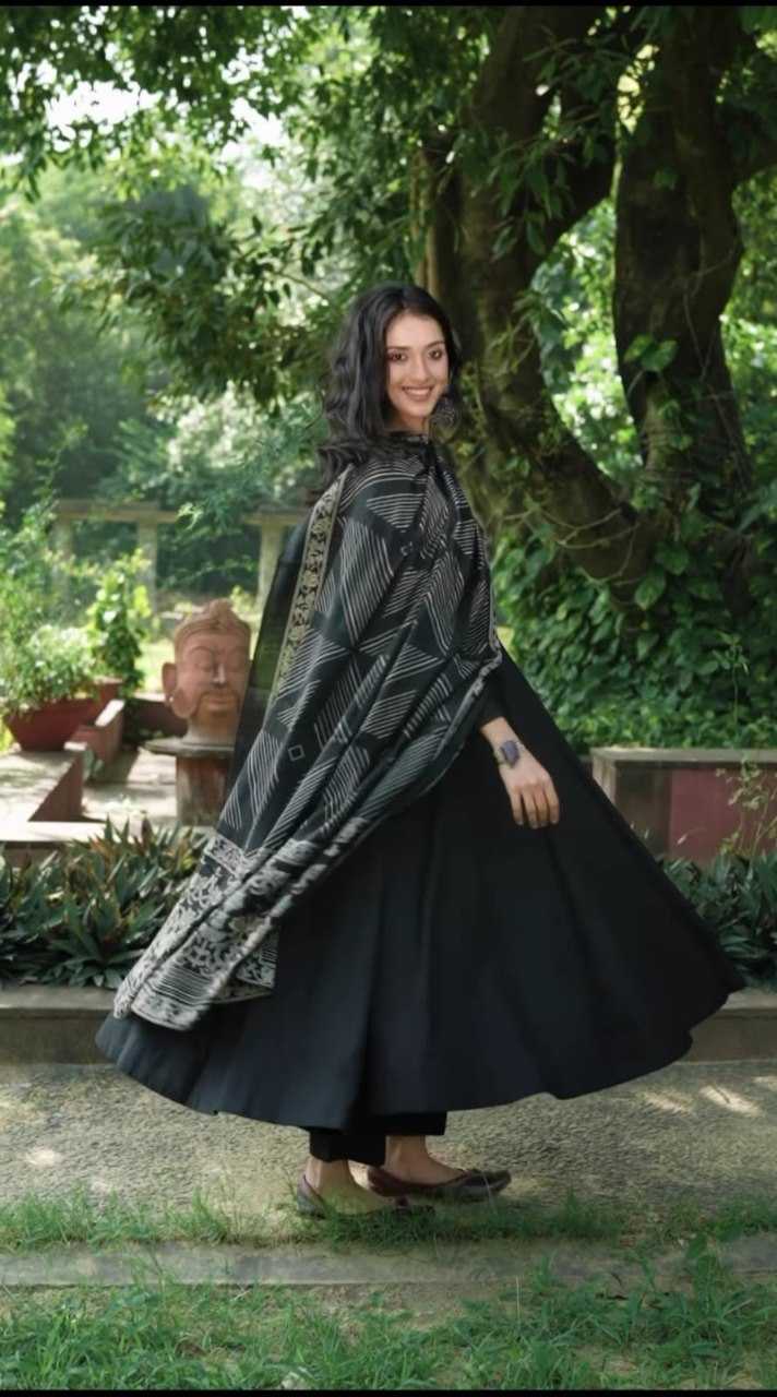 Ynf Rayon KESH559 723 Gowns Western Wears Festive Collections Wholesale Long Gowns Party Wear Gowns Black Gown Manufacturer