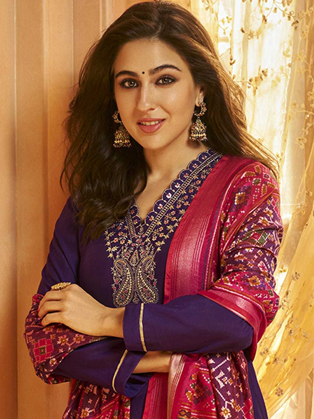 Ynf Rayon RIN222 SI-187 Kurti Bollywood Collections Wholesale Rayon Kurtis Sara Ali Khan Sarees Embroidered Kurtis Manufacturer