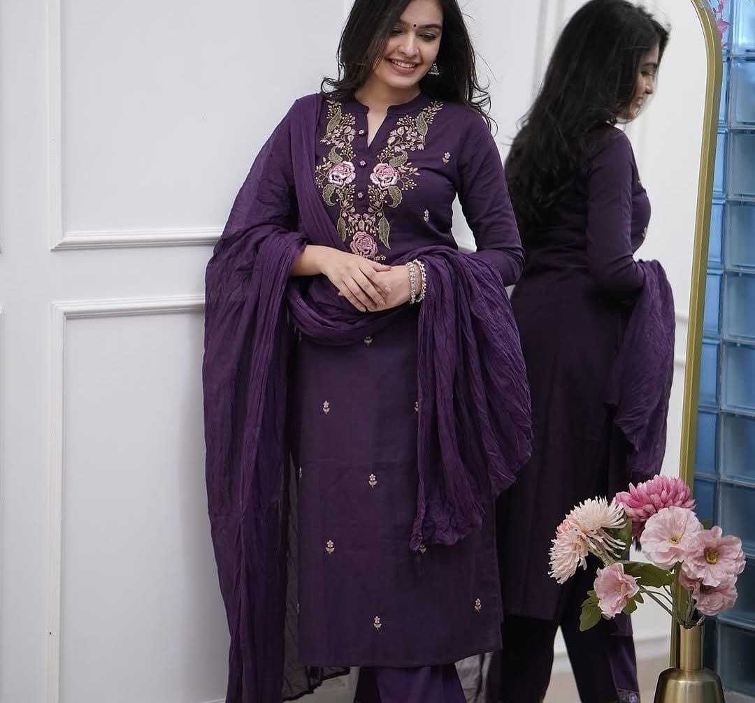 Ynf Rayon RIN222 SI-196 Kurti Wholesale Designer Kurtis Rayon Kurtis Embroidered Kurtis Manufacturer