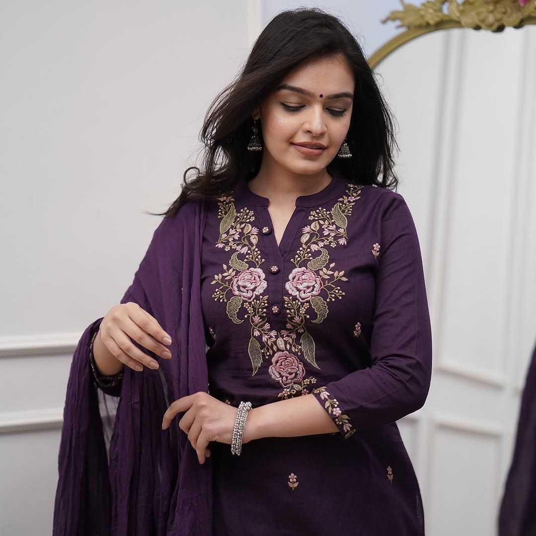 Ynf Rayon RIN222 SI-196 Kurti Wholesale Designer Kurtis Rayon Kurtis Embroidered Kurtis Manufacturer
