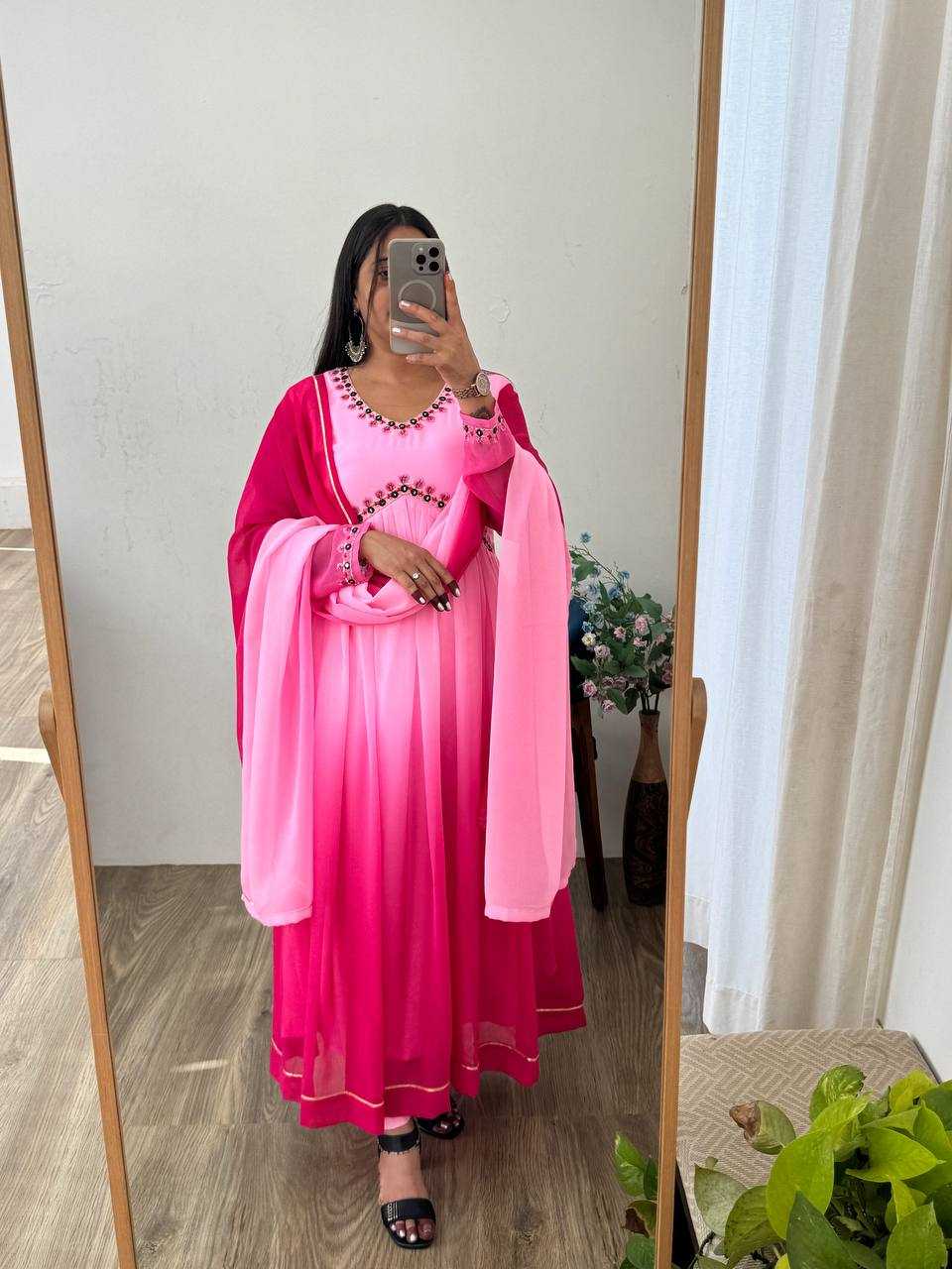 Ynf Silk Cotton Gowns Wholesale Embroidery Gowns Party Gowns Bollywood Style Gowns Manufacturer