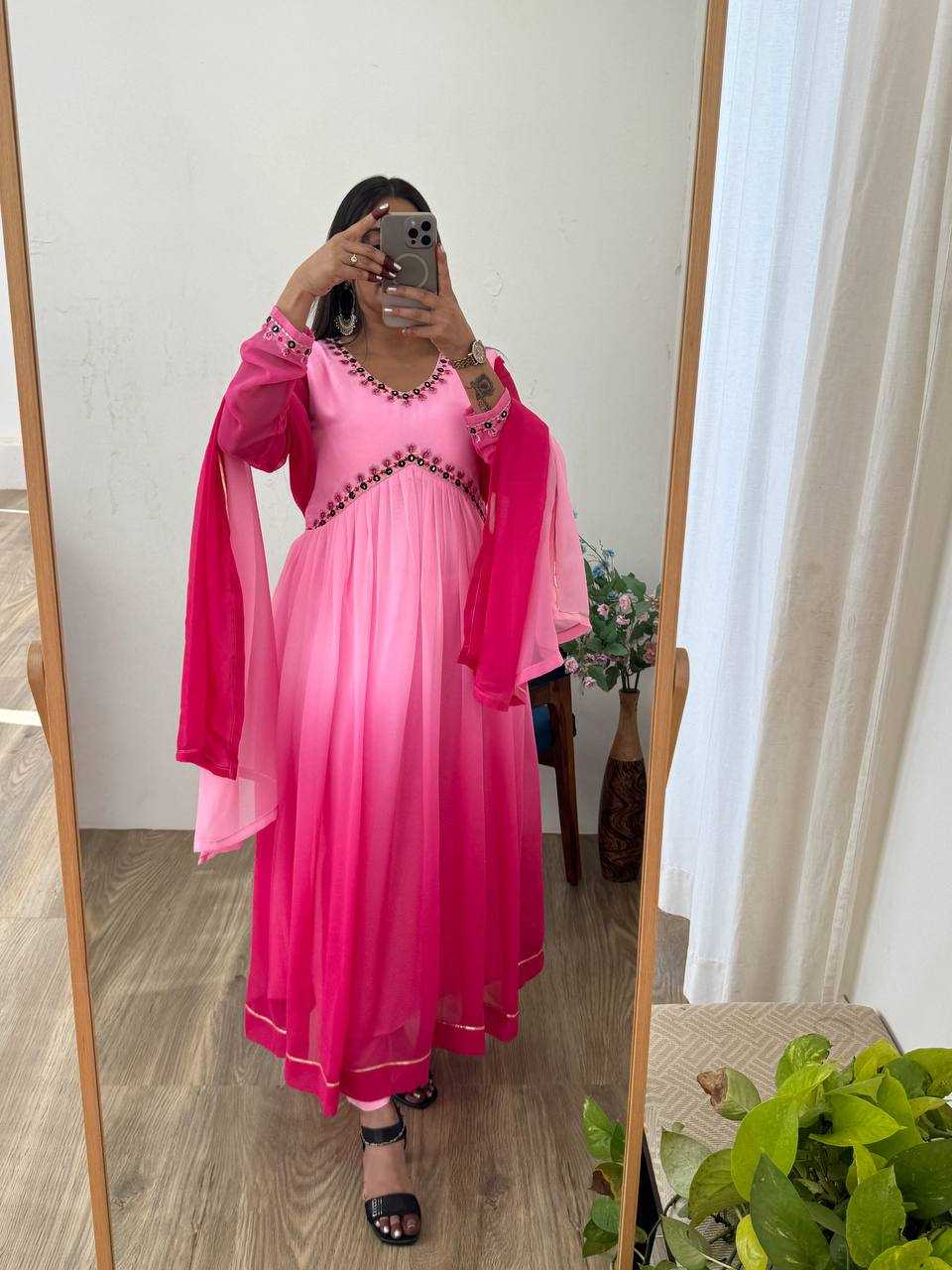 Ynf Silk Cotton Gowns Wholesale Embroidery Gowns Party Gowns Bollywood Style Gowns Manufacturer