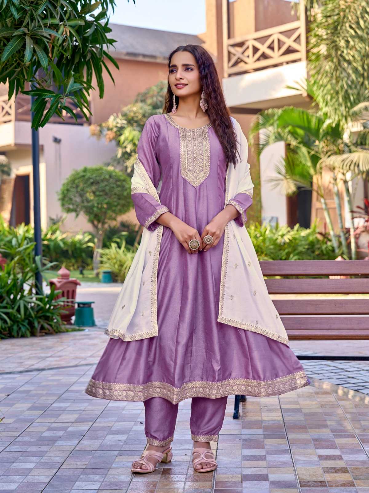 Ynf Vichitra Silk RIN190 AANCHI-PLUS AUDI Setwise Collections Wholesale Gowns Catalogs Manufacturer